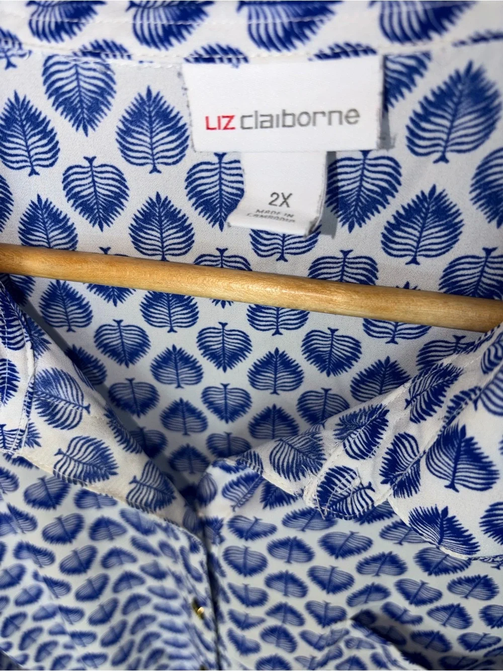 Liz Claiborne Blue and White Sleeveless Printed Button-Front Camisole 1X